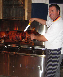 Spanferkel am Spieß